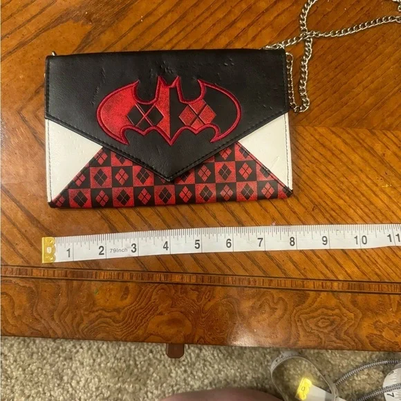 Harley Quinn x Batman Clutch – Red, Black & White - Picture 3 of 9